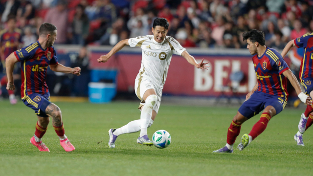 LAFC의 손흥민이 18일 미국 유타주 샌디 아메리카 퍼스트 필드에서 열린 2025 MLS 레알 솔트레이크와의 경기에 출전해 드리블 돌파를 시도하고 있다. 연합뉴스
