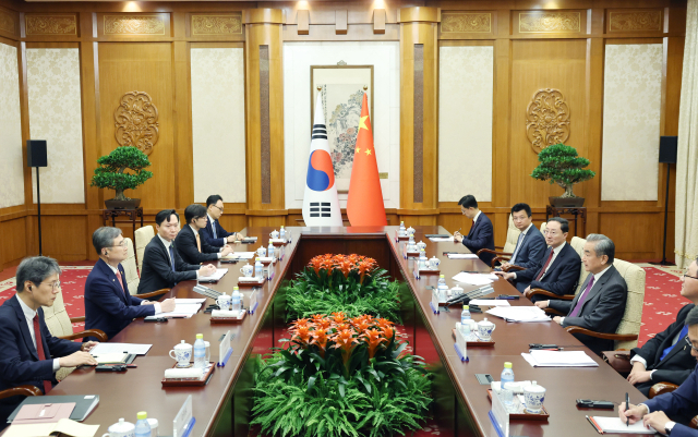17일 중국 베이징에서 열린 한일 외교부 장관 회담. 연합뉴스