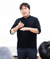 허세영 '대구대 1호 농인 박사' 강단서 미국 수어 가르친다