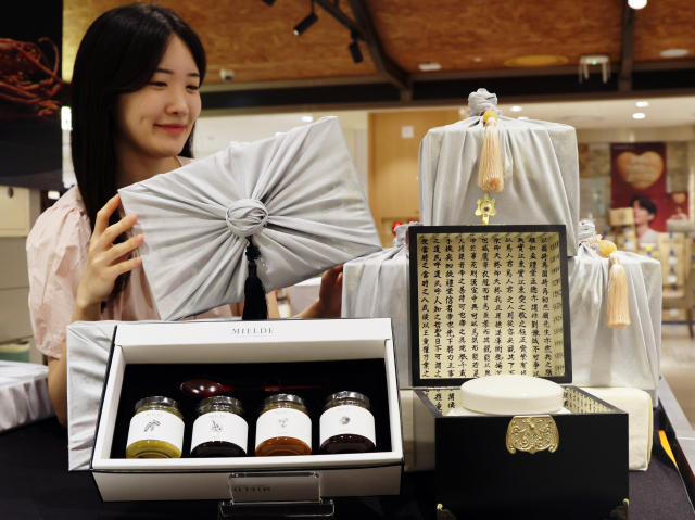 롯데백화점은 내달 4일까지 추석 선물세트를 판매한다. 올해 롯데백화점은 변화하는 명절 풍경에 맞춰 