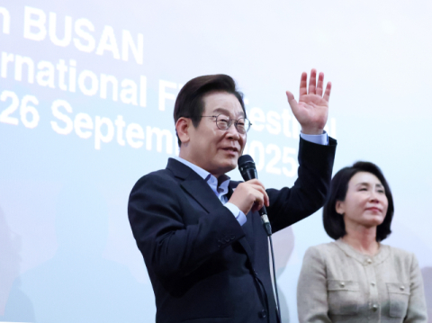 이 대통령 '전국민 대청소 운동' 제안…