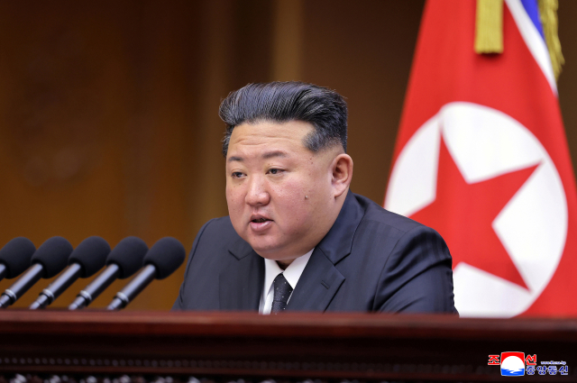 북한 최고인민회의 제14기 제13차 회의가 지난 20-21일 평양 만수대의사당에서 진행됐다고 조선중앙통신이 22일 보도했다. 연합뉴스