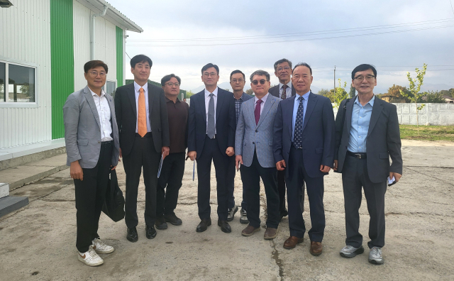 경북 안동에 자리한 광진기업이 지난 10일 키르기스스탄 정부의 국제협력사업인 54억원 규모의 채소종자 생산기반 지원 구축사업을 준공했다. 광진기업 제공