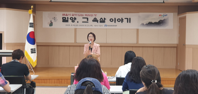 박정화 교육장이 인사말을 하고 있다. 밀양교육지원청 제공