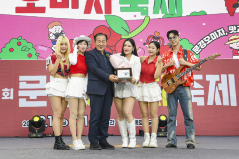 가수 앵두걸스 려화·한혜정 문경시 25·26번째 홍보대사 위촉