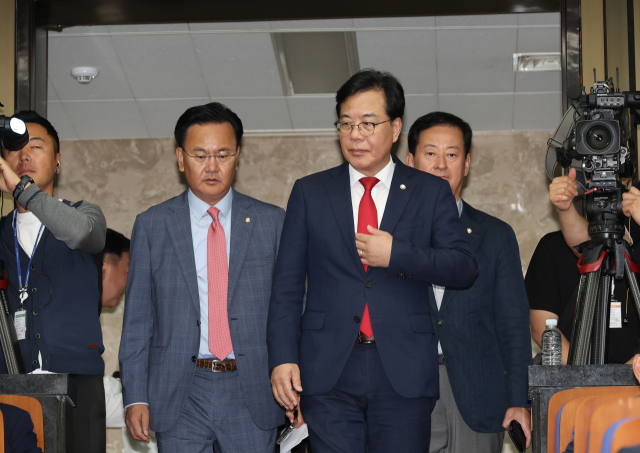 22일 서울 여의도 국회에서 열린 국민의힘 정책 의원총회에 국민의힘 송언석 원내대표가 참석해 있다. 연합뉴스