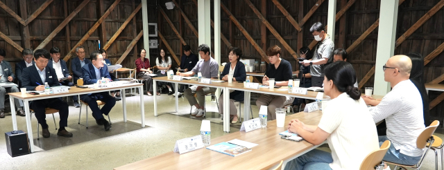 23일 영천시 완산동 카페 스타코에서 열린 찾아가는 민생경제 현장간담회 모습. 영천시 제공