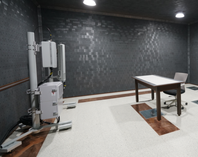 대구테크노파크가 방산·스마트제조 기업을 위해 EMC 장비와 5G 특화망 테스트베드를 제공하며 기술개발·인증·상용화를 지원하고 있다. 사진은 5G 테스트베드 시험실 모습. 대구TP 제공