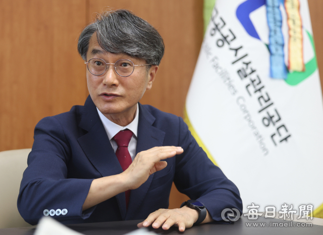 문기봉 대구공공시설관리공단 이사장이 24일 공단 사옥에서 매일신문과 인터뷰를 하고 있다. 안성완 기자 asw0727@imaeil.com