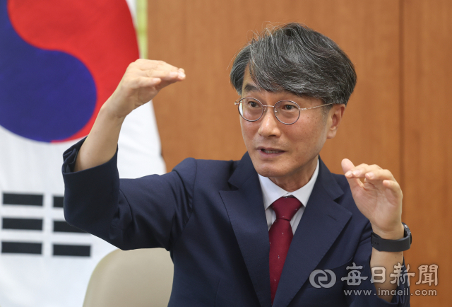 문기봉 대구공공시설관리공단 이사장이 24일 공단 사옥에서 매일신문과 인터뷰를 하고 있다. 안성완 기자 asw0727@imaeil.com