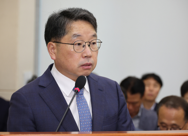 10일 서울 여의도 국회 행정안전위원회 전체회의에서 열린 청주 오송지하차도 참사의 진상규명과 재발 방지대책 마련을 위한 국정조사에서 노만석 검찰총장 직무대행이 의원질의에 답하고 있다. 연합뉴스
