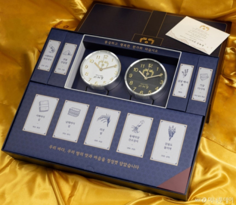 李대통령, 박근혜·이명박·문재인에 추석 선물 전달