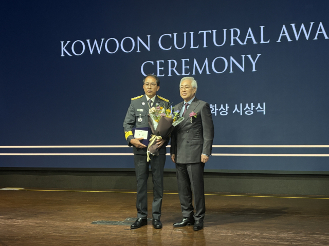 경북 119산불특수대응단장이 고운문화상을 수상한 뒤 기념 사진을 촬영했다. 119산불대응팀 제공