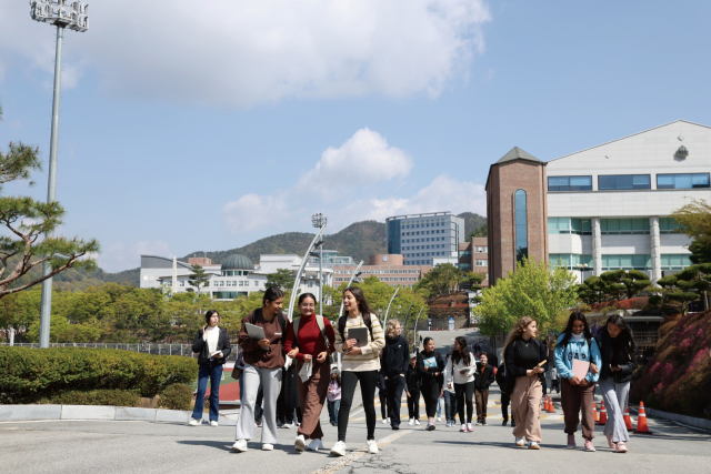 경운대학교 외국인 유학생들.