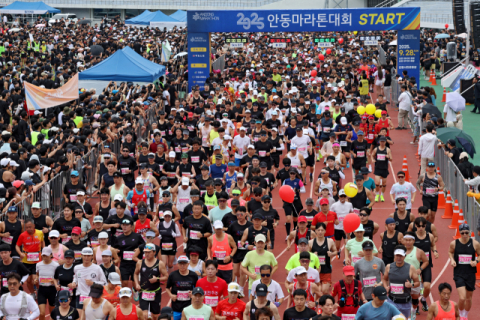[포토뉴스] 2025 안동 마라톤 '힘찬 출발'