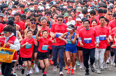 '에너지 풀충전!' 2025 포항2차전지 전국마라톤대회 8천500명 몰리며 성료