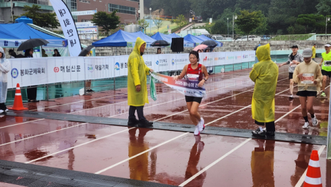 [2025 봉화송이 전국마라톤대회]10㎞ 여자 우승 김이식, 