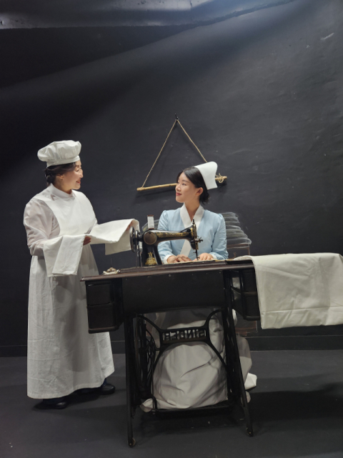 재봉틀로 풀어낸 한국 근현대사…연극 '그 집 이야기'