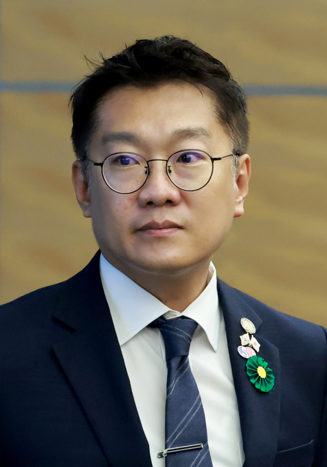 대통령실은 김남준 제1부속실장(사진)을 대통령실 대변인으로 발탁했다고 29일 밝혔다. 기존 강유정 대변인과 공동 대변인 체제다. 연합뉴스