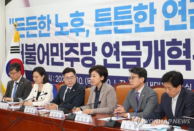 (서울=연합뉴스) 박동주 기자 = 10일 서울 여의도 국회에서 열린 더불어민주당 연금개혁 특별위원회 출범식에서 남인순 위원장이 발언하고 있다. 2025.4.10 pdj6635@yna.co.kr