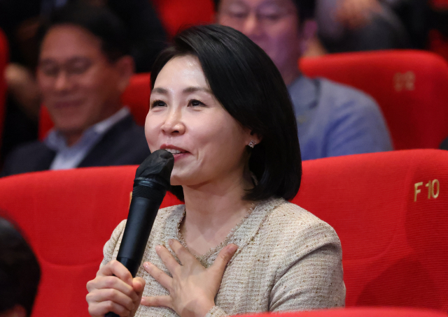 이재명 대통령과 부산을 방문한 김혜경 여사가 20일 해운대구 영화의전당에서 열린 부산국제영화제 공식상영작 