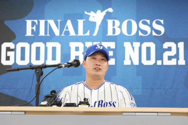오승환이 30일 대구 삼성라이온즈파크 인터뷰실에서 열린 은퇴 기자회견에 참석, 소회를 밝히고 있다. 삼성 제공