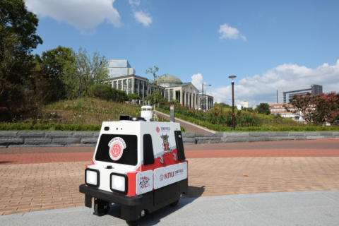 경북대, AI 보안 순찰 로봇 '패트로버' 도입