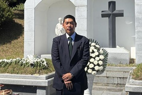 고 이대봉 회장 손자인 이호웅 참빛그룹회장이 추모사를 하고 있다. 참빛그룹 제공