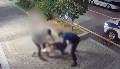 '데이트폭행 목격' 신고자, 경찰과 다투다 체포당해 전치 4주