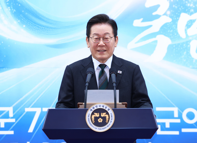 이재명 대통령이 1일 충남 계룡대에서 열린 건군 77주년 국군의 날 기념 오찬에서 축사하고 있다. 연합뉴스