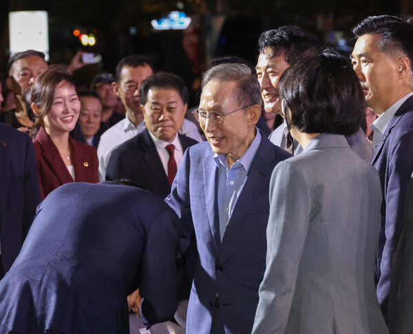 1일 오후 서울 청계광장에서 열린 청계천 복원 20주년 행사에 참석한 이명박 전 대통령. 연합뉴스