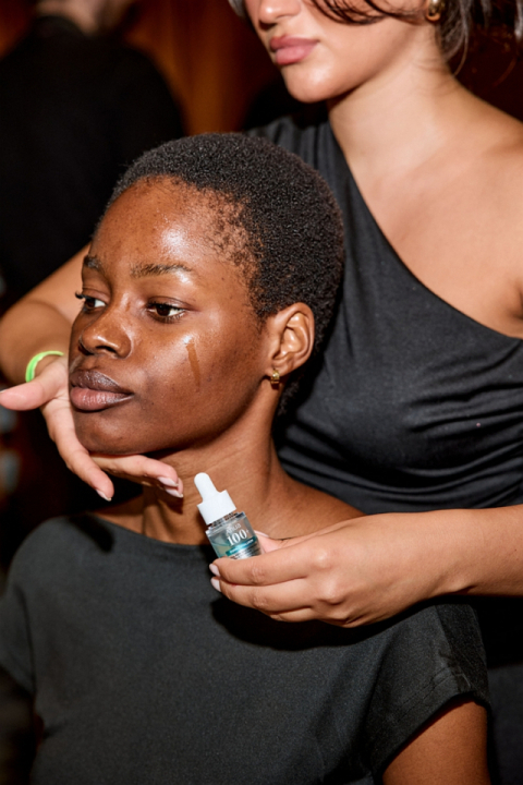 아누아, 런던 패션위크 해리 패션쇼 공식 스폰서 참여