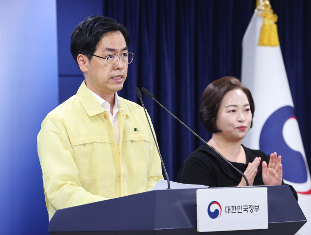 김민재 중앙재난안전대책본부 1차장(행안부 차관)이 2일 정부서울청사에서 국가정보자원관리원 행정정보시스템 화재 관련 중대본 브리핑을 하고 있다. 연합뉴스