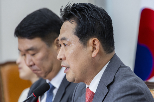 국민의힘 장동혁 대표가 2일 국회에서 추석 연휴를 앞두고 가진 기자간담회에서 발언하고 있다. 연합뉴스
