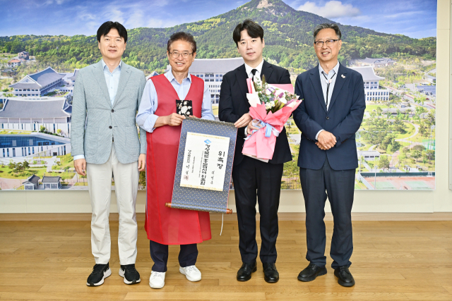 경북도는 2일경주 아시아 태평양 경제협력체(APEC) 정상회의 성공 개최를 염원하는 노래 