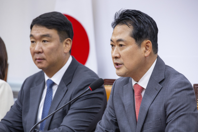 국민의힘 장동혁 대표가 2일 국회에서 추석 연휴를 앞두고 가진 기자간담회에서 발언하고 있다. 연합뉴스