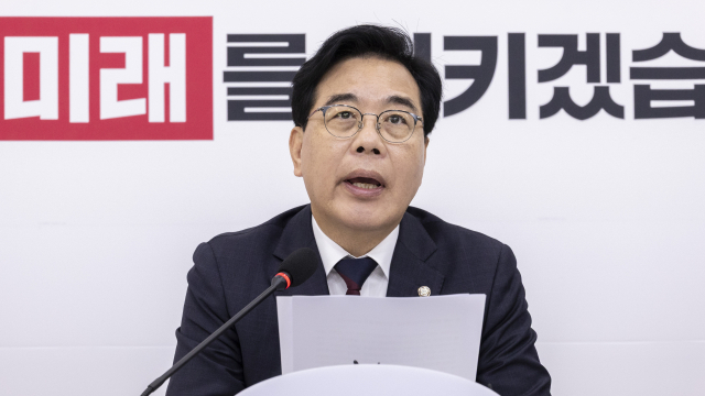 국민의힘 송언석 원내대표가 추석 연휴 시작을 앞둔 2일 국회에서 열린 기자간담회에서 발언하고 있다. 연합뉴스