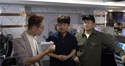 스타크래프트 대회 참석한 이준석 개혁신당 대표와 김재섭 국민의힘 의원. 개혁신당TV 갈무리.