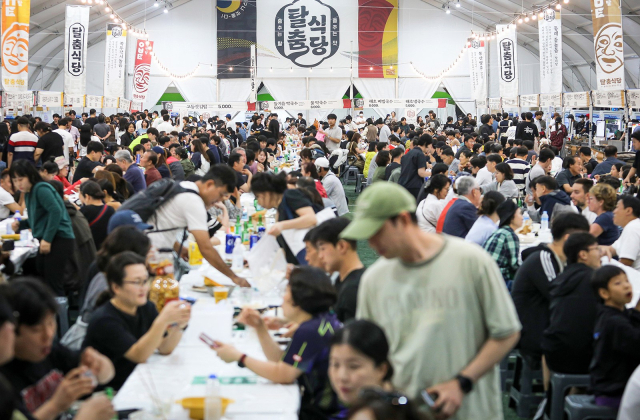 2025 안동국제탈춤페스티벌이 관람객 160만명이 다녀가면서 역대 최고 축제라는 평가를 받고 지난 5일 열흘간의 일정을 마무리 했다. 안동시 제공