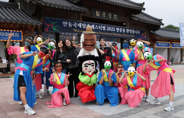2025 안동국제탈춤페스티벌이 관람객 160만명이 다녀가면서 역대 최고 축제라는 평가를 받고 지난 5일 열흘간의 일정을 마무리 했다. 안동시 제공