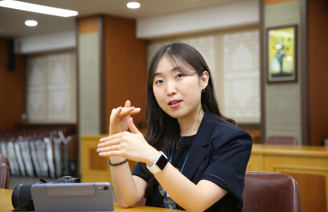 김표경 주무관이 대구 서구청 대회의실에서 정책홍보에 대한 소신을 밝히고 있다. 김도훈 기자