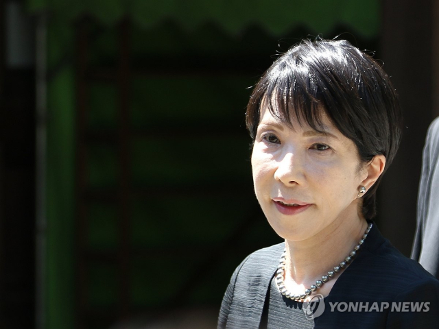 집권 자민당 새 총재에 선출된 다카이치 사나에 의원이 주변국 반발을 고려해, 이달 야스쿠니신사 참배를 하지 않는 쪽으로 검토하고 있다. 연합뉴스