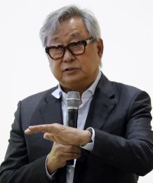 대구 출신 이강소 작가 