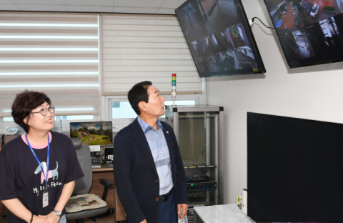 성낙인 창녕군수, 추석 연휴 종합상황실 찾아 사전 점검 및 근무자 격려 