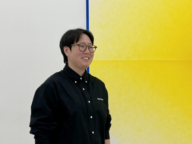 021갤러리에서 개인전을 열고 있는 박아람 작가. 이연정 기자