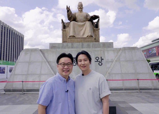 제579돌 한글날을 맞아 배우 김남길과 서경덕 성신여대 교수가 한글 알리기 활동에 손을 맞잡았다. 서경덕 교수 제공