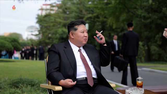 김정은 북한 국무위원장이 노동당 창건 80주년을 앞두고 지난 8일 당창건사적관을 방문해 기념연설을 했다고 조선중앙TV가 9일 보도했다. 연합뉴스