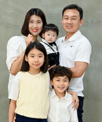 평일엔 직접 뛰고, 주말엔 대팍 직관…찐 '축덕' 김정훈·김혜진 가족