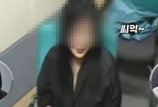 고 씨가 경찰 조사 중 웃는 모습. MBC 에브리원 유튜브 영상 캡처