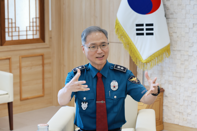오부명 경북경찰청장이 지난달 29일 2025 아시아·태평양 경제협력체(APEC) 정상회의 개최 준비 상황을 설명하고 있다. 경북경찰청 제공.